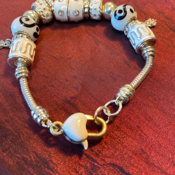 18cm Charm Bracelet with 13 Assorted Pandora Style White and Silver Charms - Picture 2 of 4